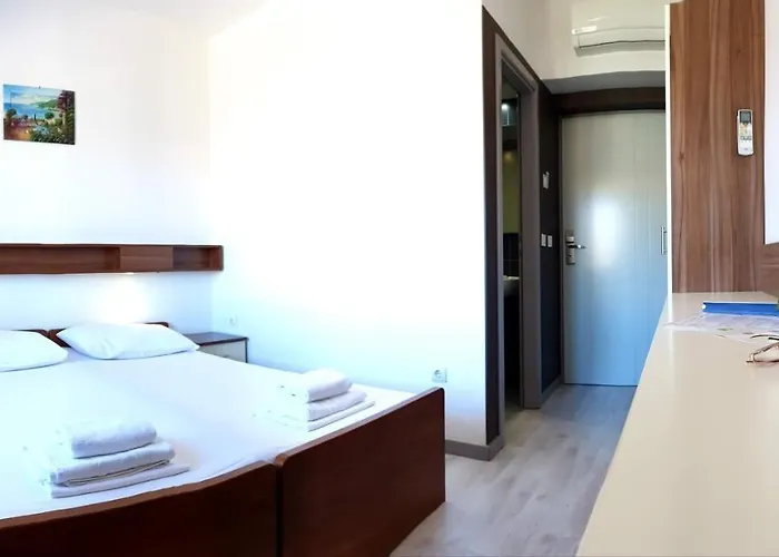 Πανσιόν Oceanus Deny 2*