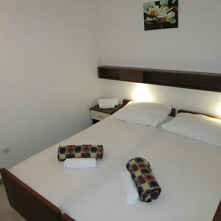 Oceanus Deny Pag Town