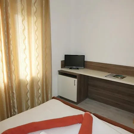 Oceanus Deny Pag Town