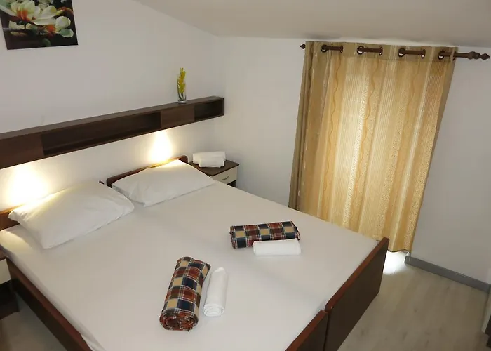 Oceanus Deny Gostinjska kuća Pag Town