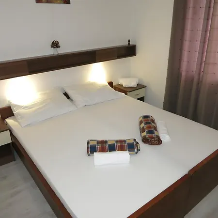 Oceanus Deny Pensión 2*